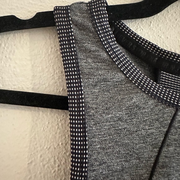 M3- #75 Gray the north face workout tank top size medium - Picture 4 of 9